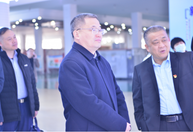 济宁市市场监督管理局局长侯典峰一行莅临易游体育调研